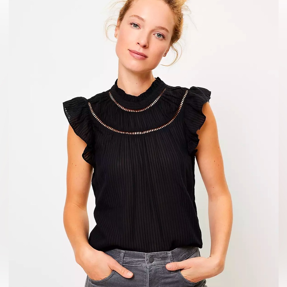 NWT LOFT Ruffle Trim Shell Blouse Mock Neck, Ruffle Cap Sleeves In Black Sz XS.